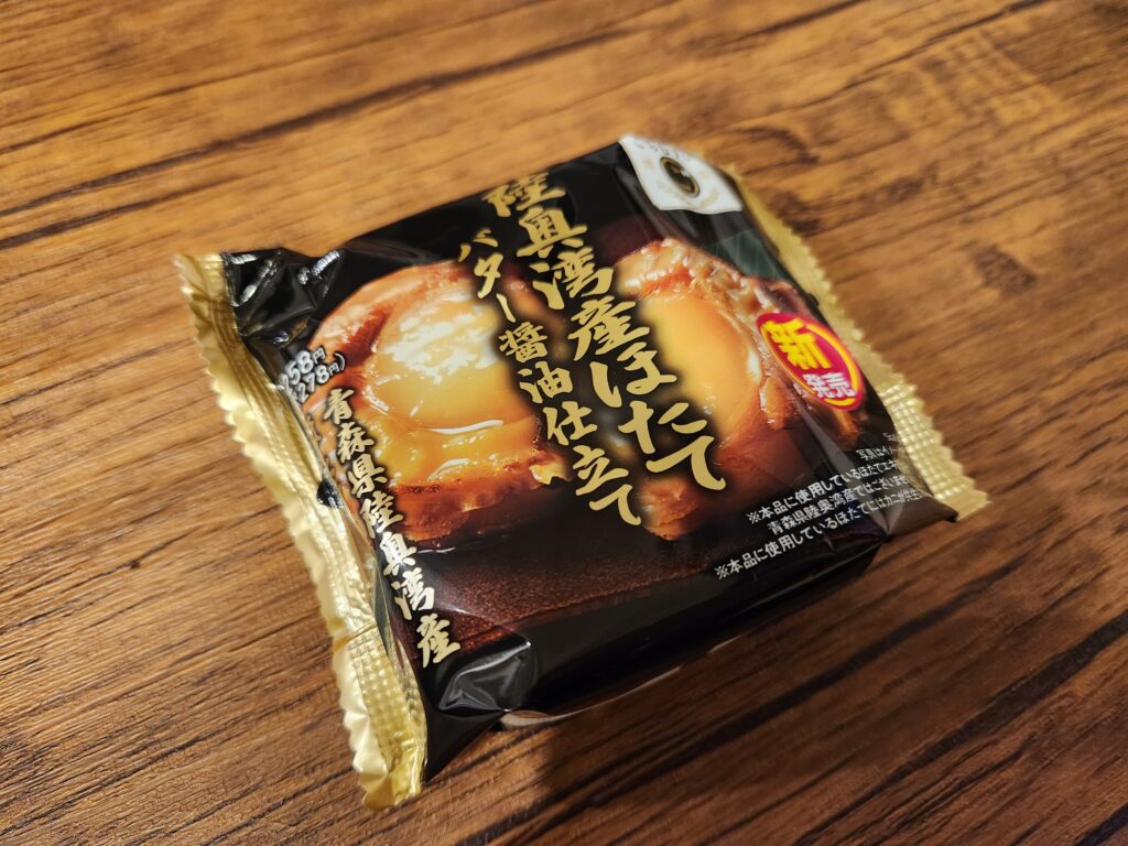 ごちむすび陸奥湾産ほたてバター醤油仕立て（パッケージ表面）